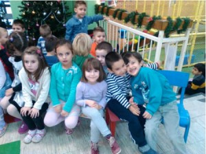 Malisani cekaju Deda Mraza u Vrticu Smederevo 